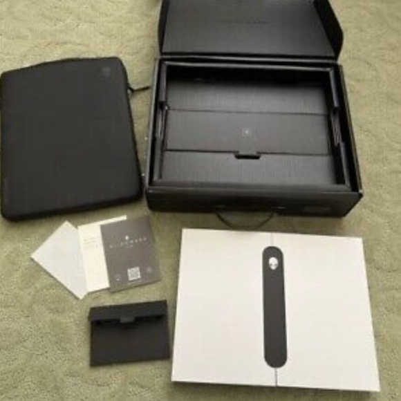 Alienware X15 R2 3080Ti - Picture 2 of 11